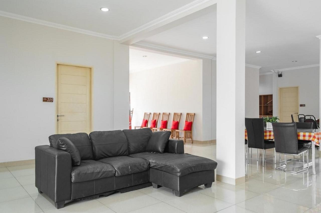 Reddoorz Near Siloam Karawaci 3 Otel Tangerang Dış mekan fotoğraf