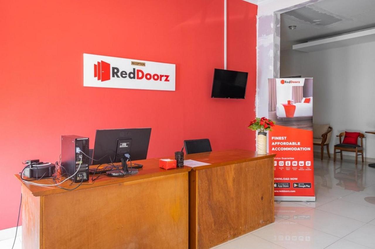 Reddoorz Near Siloam Karawaci 3 Otel Tangerang Dış mekan fotoğraf