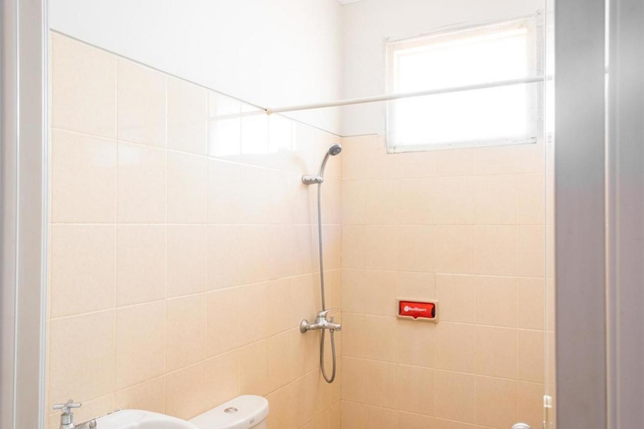 Reddoorz Near Siloam Karawaci 3 Otel Tangerang Dış mekan fotoğraf