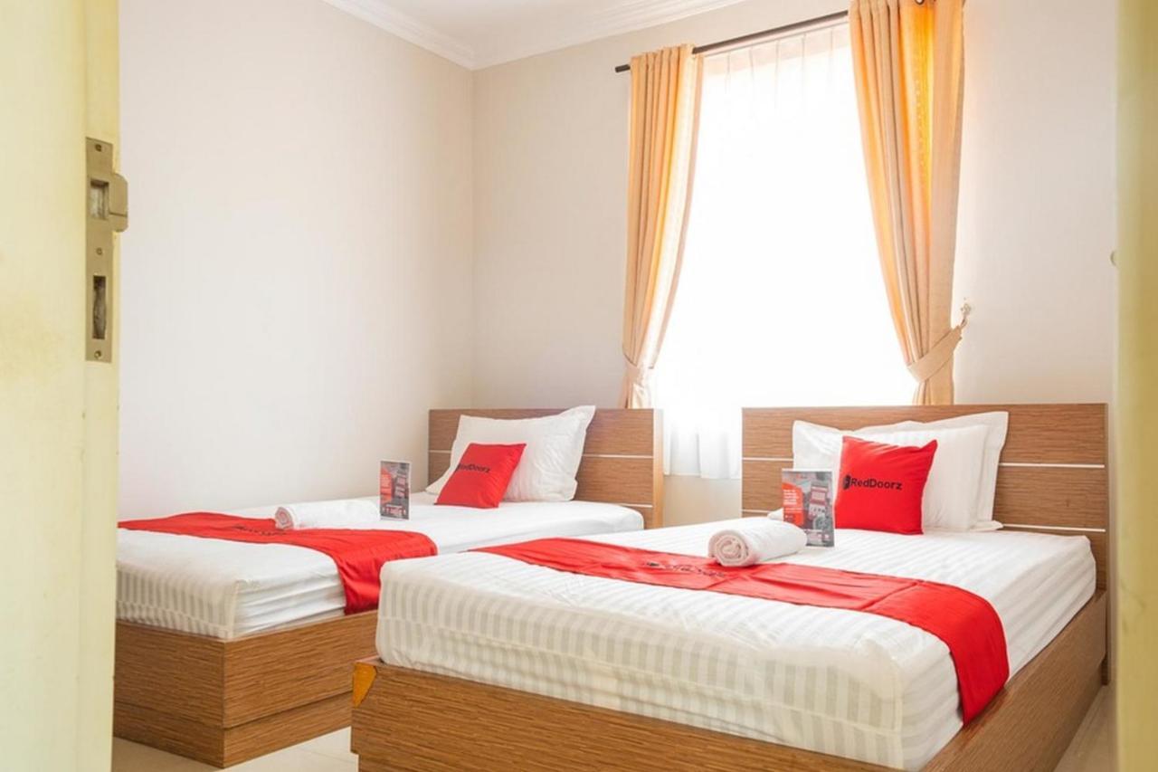 Reddoorz Near Siloam Karawaci 3 Otel Tangerang Dış mekan fotoğraf