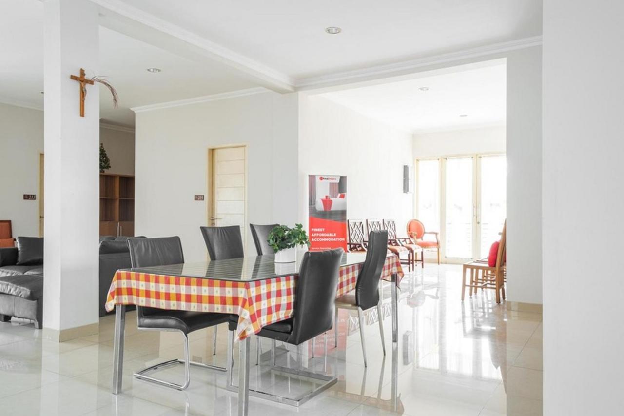 Reddoorz Near Siloam Karawaci 3 Otel Tangerang Dış mekan fotoğraf