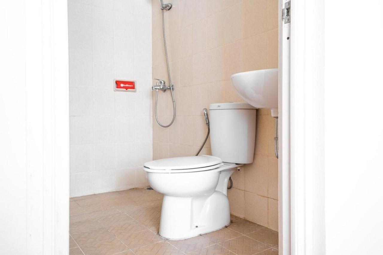 Reddoorz Near Siloam Karawaci 3 Otel Tangerang Dış mekan fotoğraf