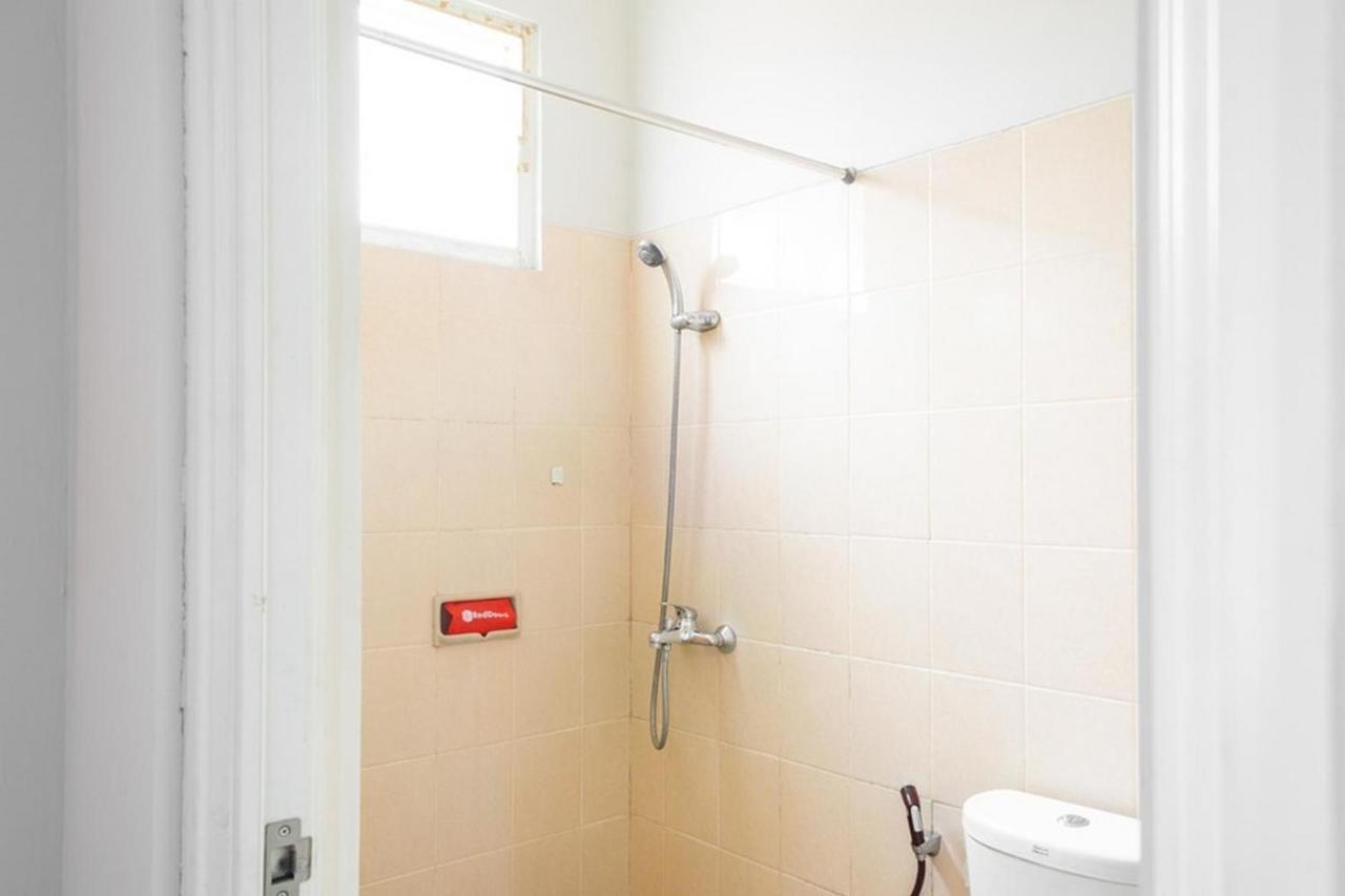 Reddoorz Near Siloam Karawaci 3 Otel Tangerang Dış mekan fotoğraf