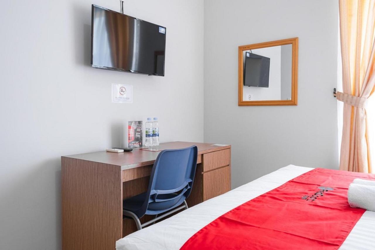 Reddoorz Near Siloam Karawaci 3 Otel Tangerang Dış mekan fotoğraf